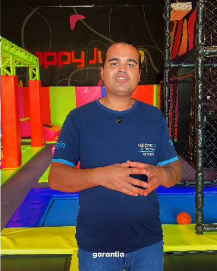 Aparelhos de ar condicionado instalados no Happy Jump
