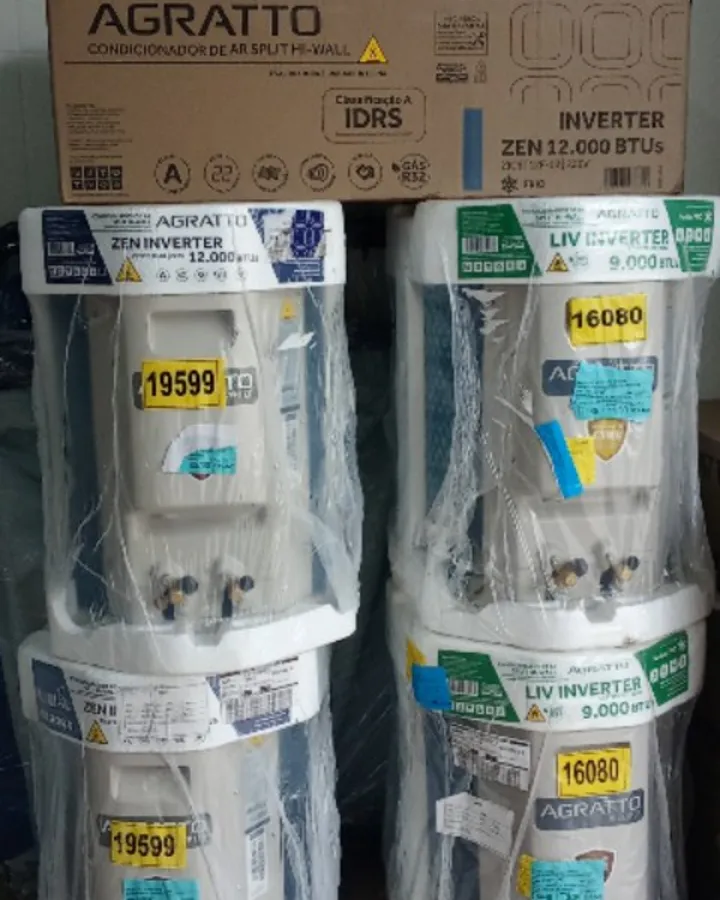 Aparelhos de ar condicionado embalados na loja da Friotecc