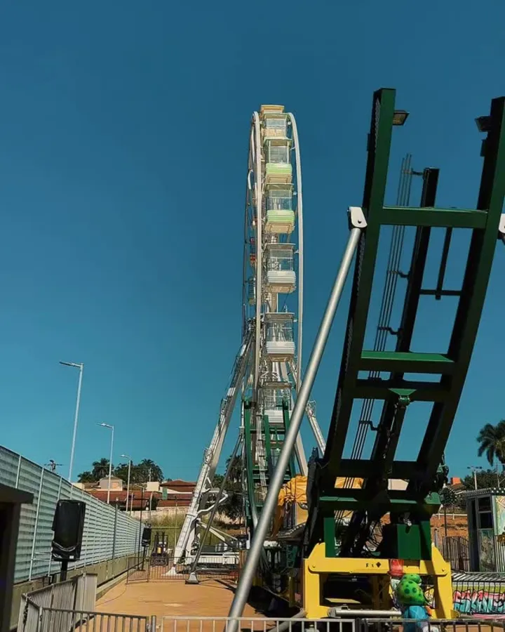 Roda gigante do Radical Play Park, cliente da Friotecc