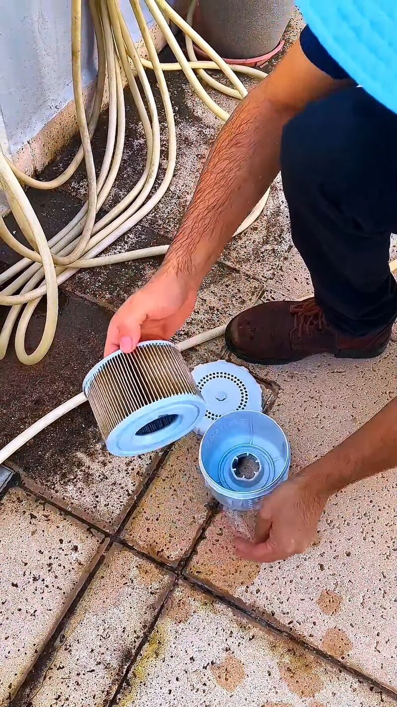 Limpeza do refil do filtro de um spa